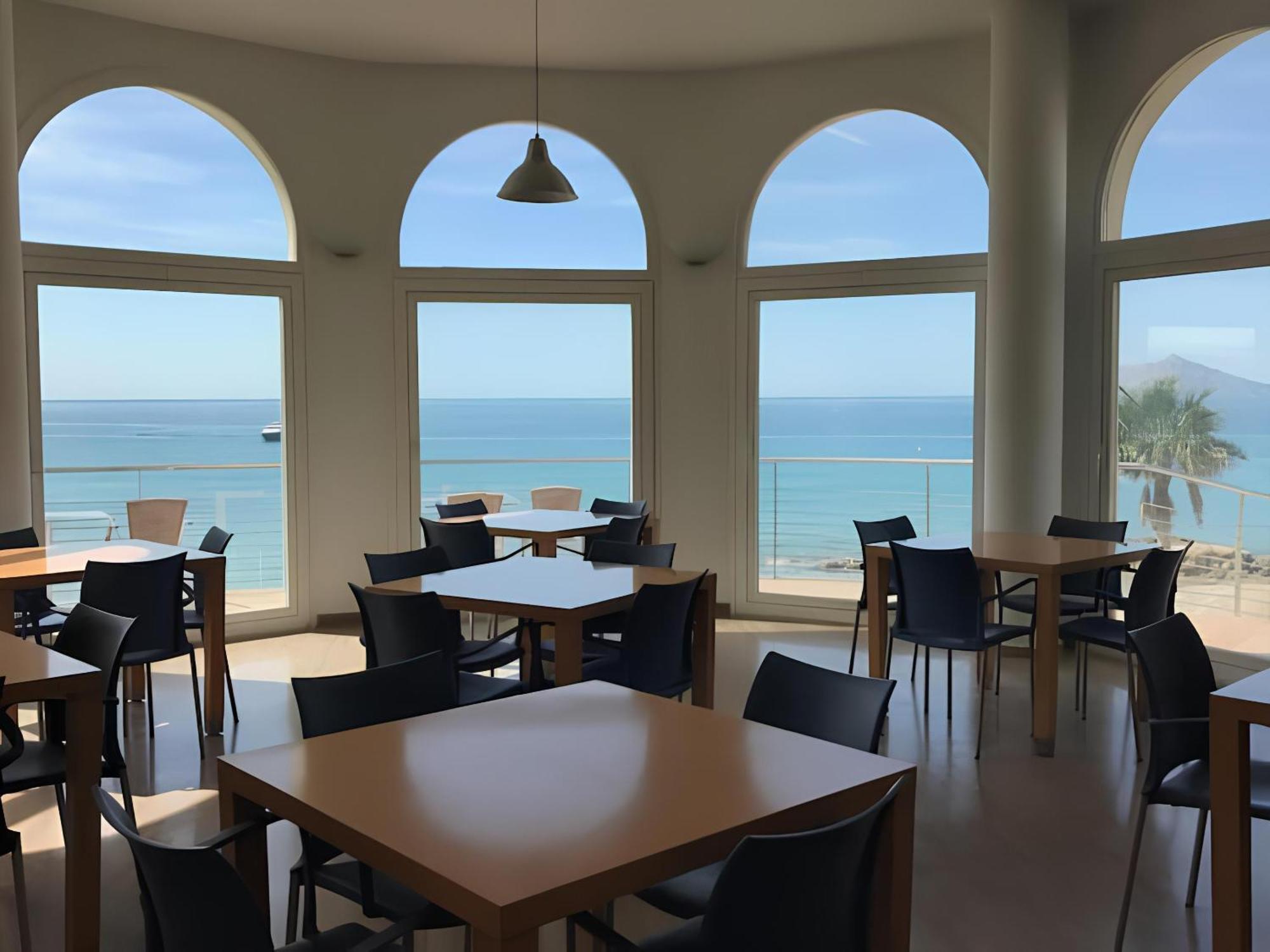 Clp - Beach Front, Pool View And Parking Калпе Екстериор снимка